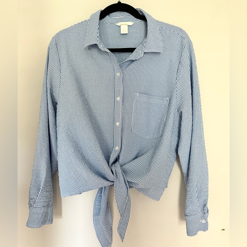Tie-front Blouse - Picture 4 of 5